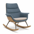 Sillón mecedora de tela azul con base de madera y metal